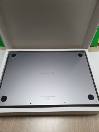 MacBook Pro 16"