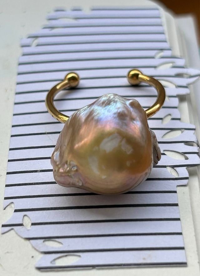 Anillo acero y perla bicolor barroca