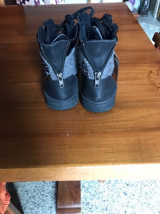 Scarpe con stringhe nuove