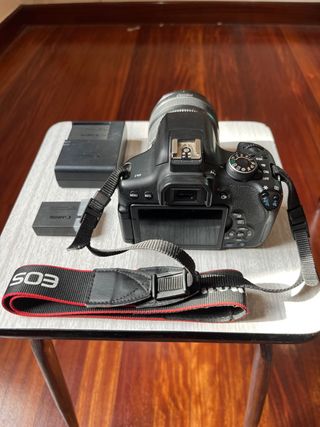 Canon EOS Rebel T6i