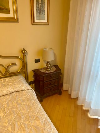 Coppia di comodini in stile barocco