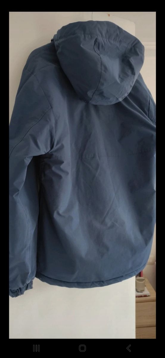 ABRIGO ESTILO CANGURO