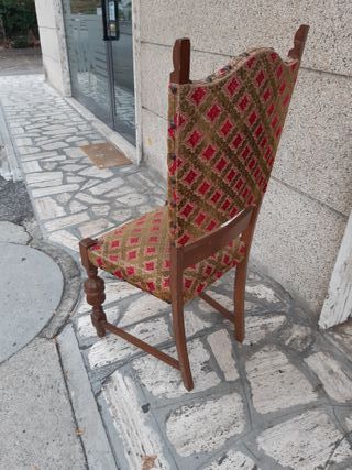 Sedie di legno imbottite