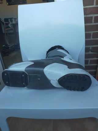 Esqui e botas à venda