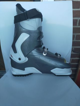 Esqui e botas à venda