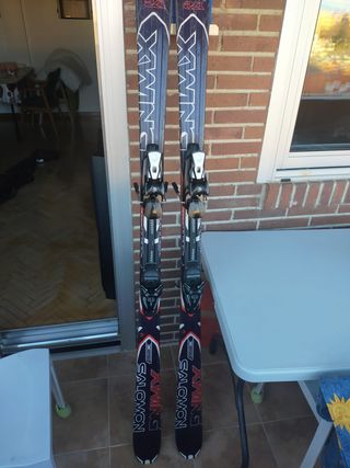 Esqui e botas à venda