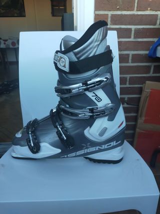 Esqui e botas à venda