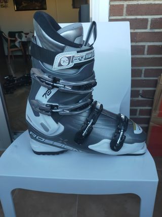 Esqui e botas à venda