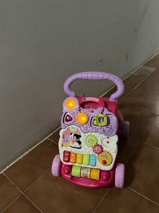 Correpasillos niña