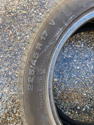 Neumatico Continental 225 45 R17 V
