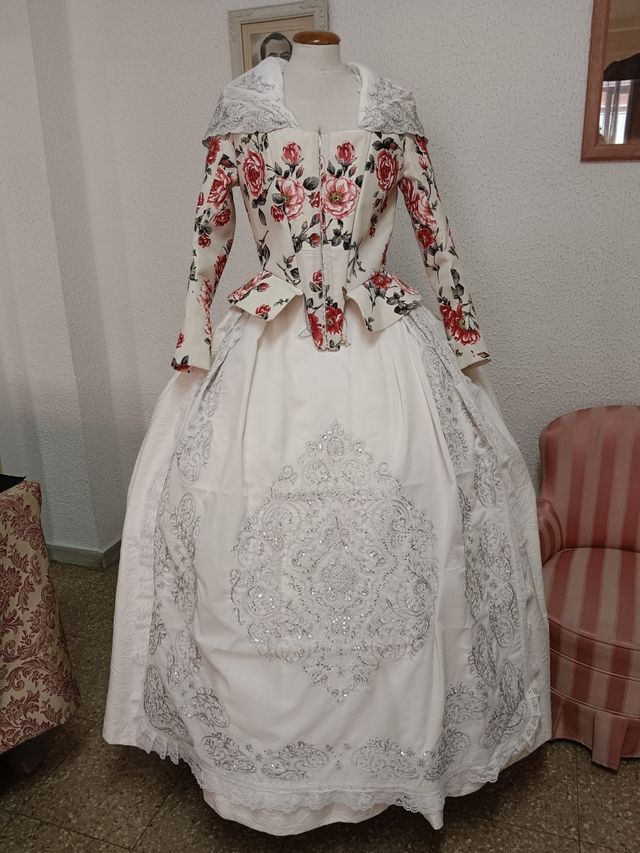 Lote de traje de fallera a estrenar