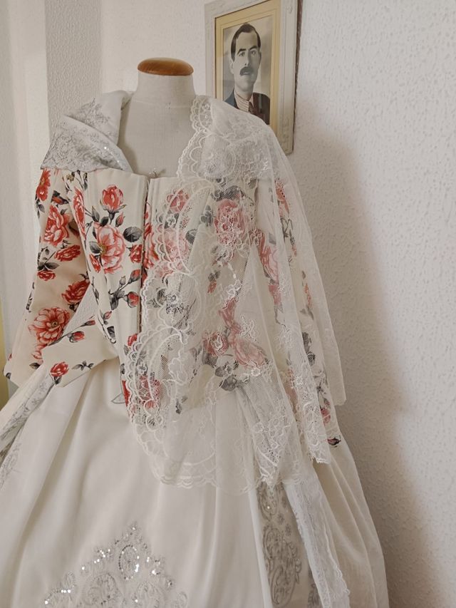 Lote de traje de fallera a estrenar