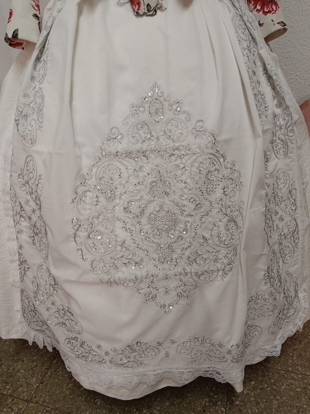 Lote de traje de fallera a estrenar