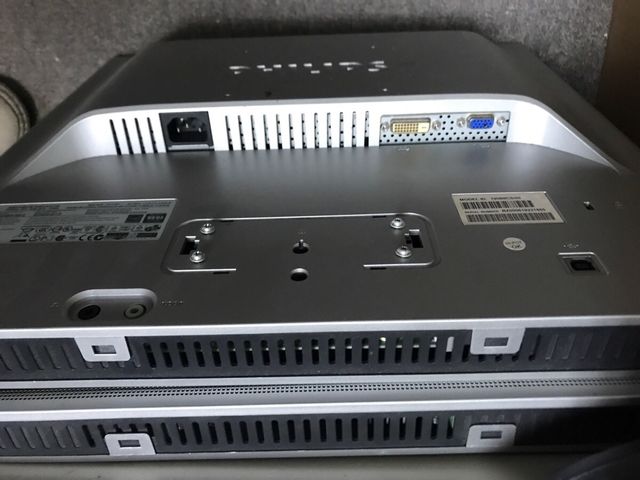 2x monitores philips 19”