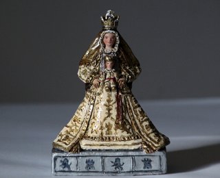 Virgen de los Reyes con peana figuras