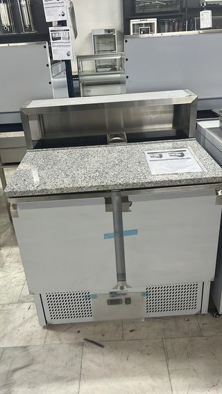 Mesa de ingredientes refrigerada