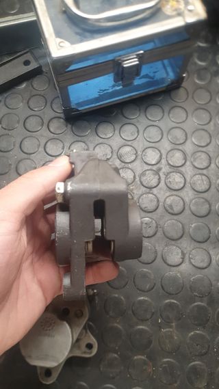 Pinza de freno delantero