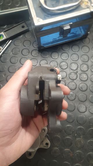 Pinza de freno delantero