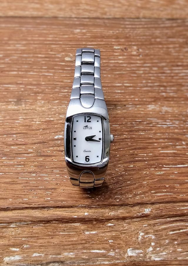 Reloj Lotus