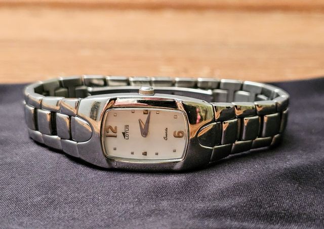 Reloj Lotus