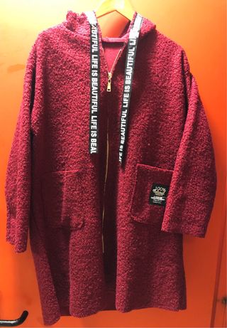 Chaquetón con capucha de mujer. Talla L.