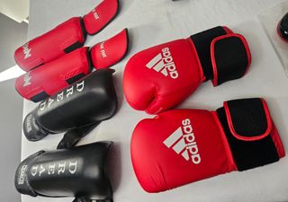 Espinilleras NKL y guantes boxeo adidas