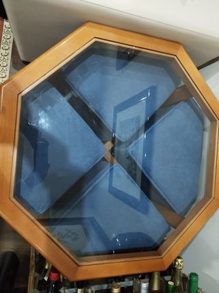 Mesa de cristal con taburetes 