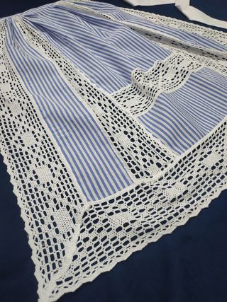 DELANTAL NUEVO RAYAS con puntilla blanca adulta