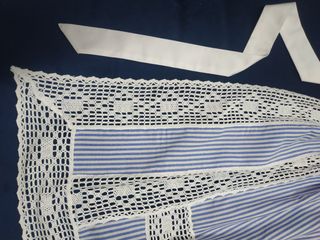 DELANTAL NUEVO RAYAS con puntilla blanca adulta