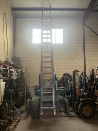 Escalera con cesta