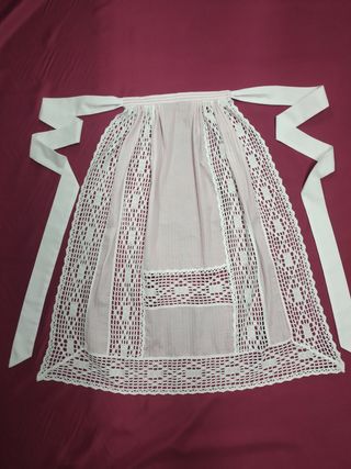 DELANTAL NUEVO RAYAS con puntilla blanca adulta