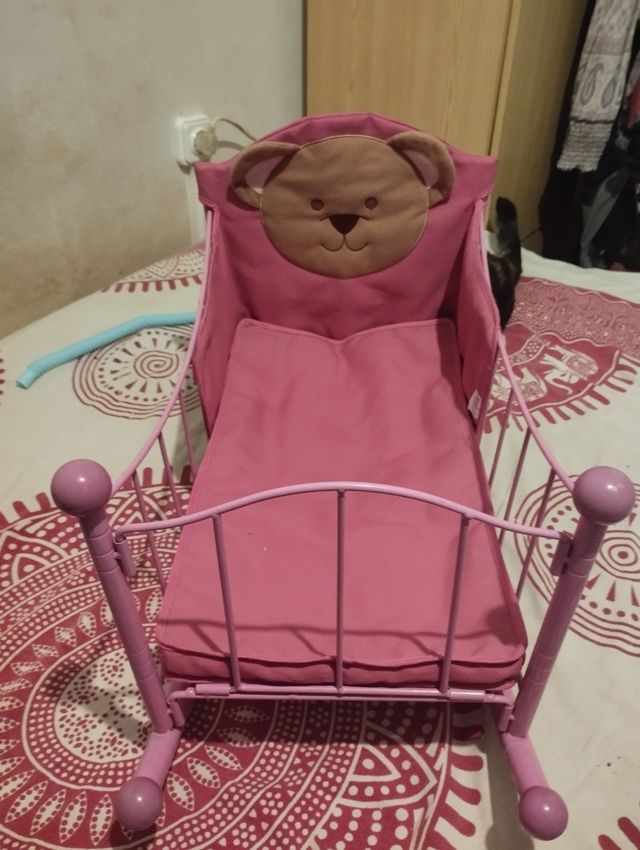 Cuna para muñecas