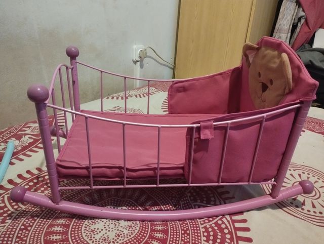 Cuna para muñecas