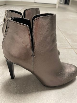Botines color platino de zara