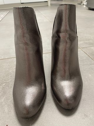 Botines color platino de zara