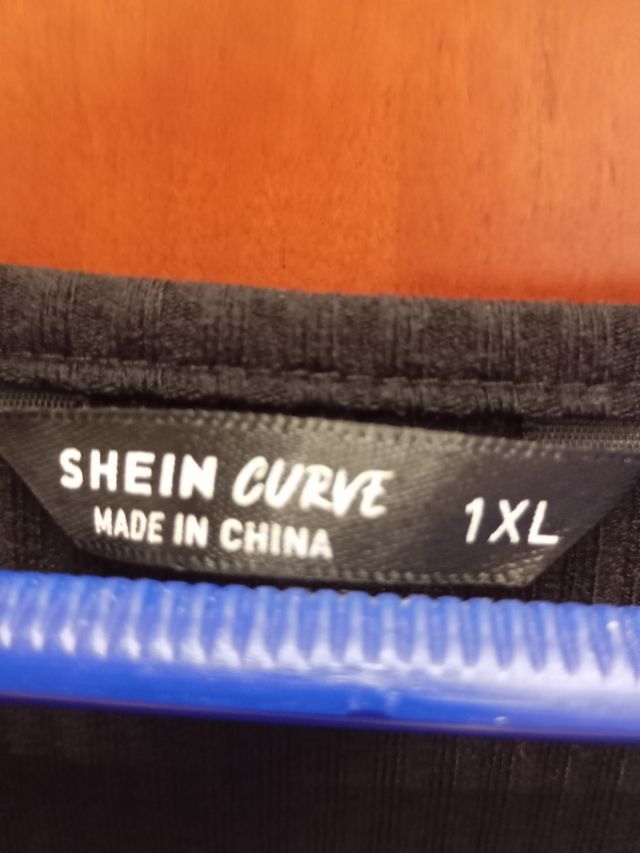 Jersey negro con mangas de tul