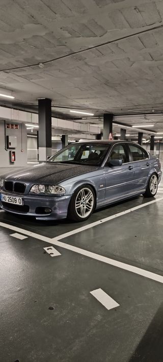 BMW e46 323i