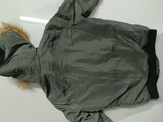 Cazadora con capucha de chico talla S.