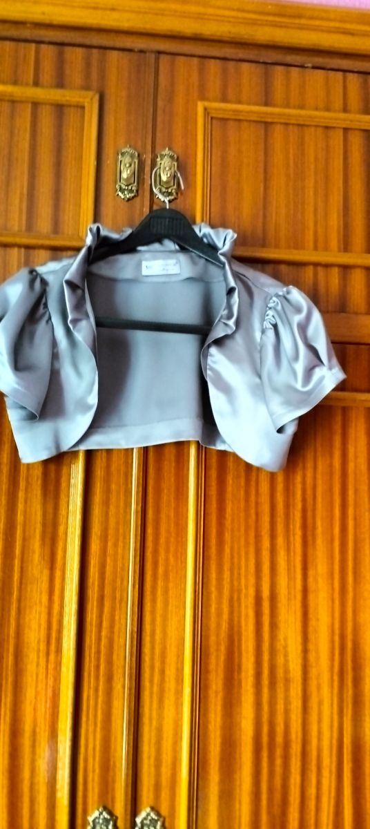 CONJUNTO VESTIDO BOLERO  Raso gris perla encaje