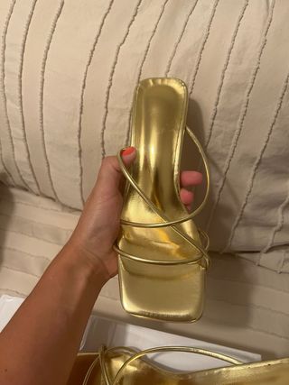 Sandalias tacon doradas Talla 35