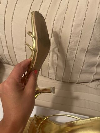 Sandalias tacon doradas Talla 35