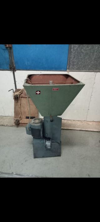 Peladora de almendras