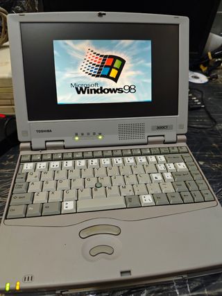 Toshiba 300CT + Dock..... Piezas..