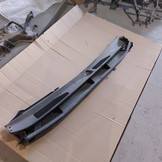 Rejilla limpia parabrisas Toyota Land Cruiser J150