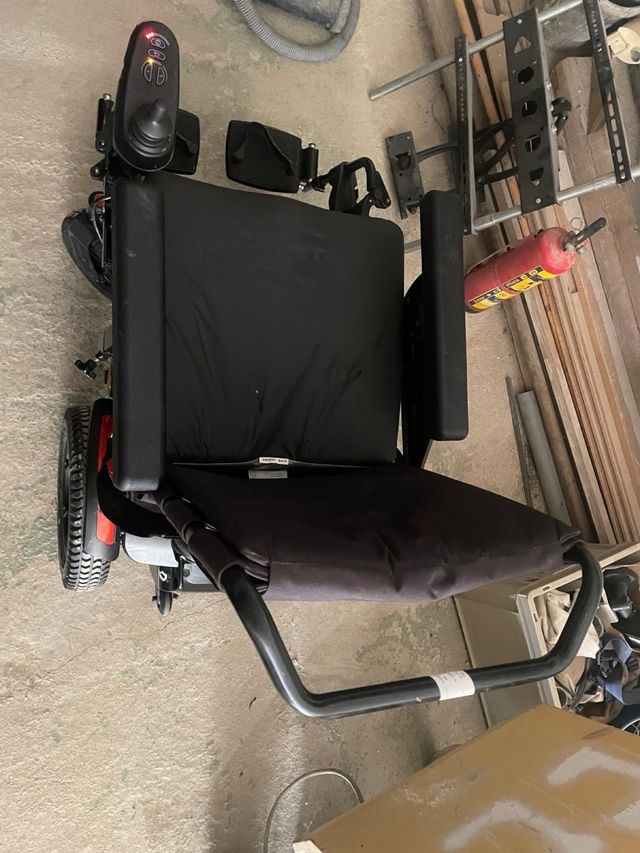 Sedia a rotelle elettrica