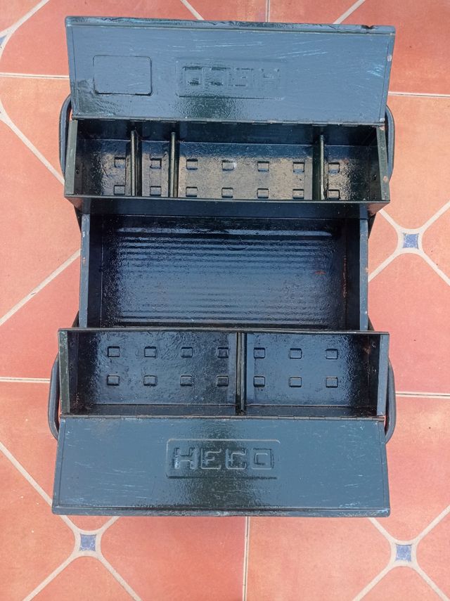 Caja herramientas antigua