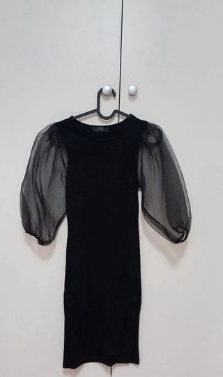 Vestido negro midi ajustado Bershka