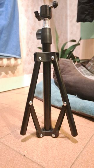 Treppiede per telefono, luci ecc ecc