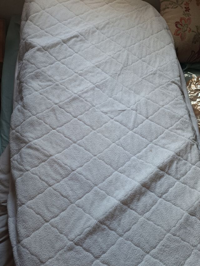 Colchon y protector de cuna