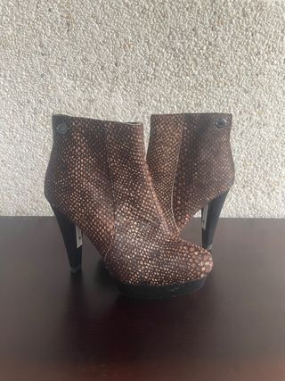 Botines tacón Adolfo Domínguez